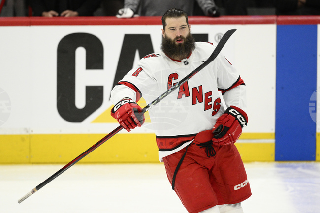 Защитникът Брент Бърнс подписа с Колорадо Аваланш