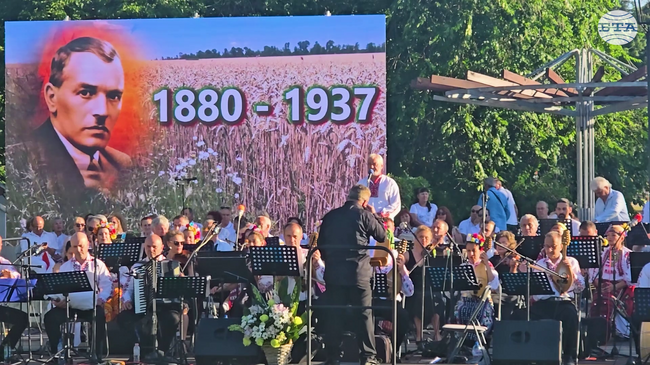 Духов, камерен и фолклорен оркестър представиха в Добрич спектакъл със съвременен прочит на творчеството на Йордан Йовков