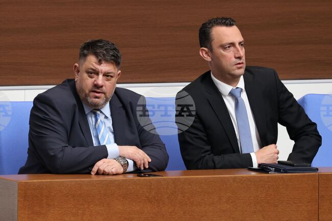 В програмата на правителството записахме развитие на ядрената енергетика и изграждане на нови ядрени мощности, каза Атанас Зафиров