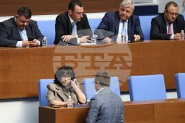 Парламент - вот на недоверие - дебати