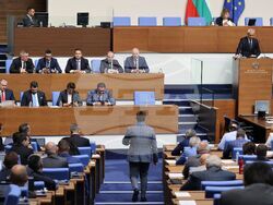 Парламент - вот на недоверие - дебати