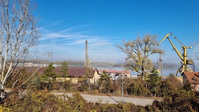 Фериботната платформа по линията Оряхово – Бекет временно е преустановила работа заради ниско ниво на река Дунав