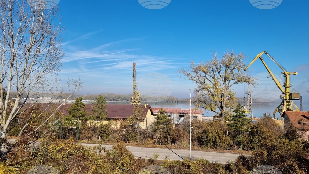 На този етап не може да се прогнозира кога фериботът при Оряхово ще възобнови работа, съобщиха от фериботния комплекс