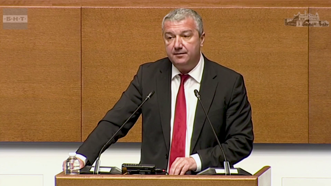 Вотът на недоверие е вреден, но дебатът за фискалната политика е полезен, заяви Драгомир Стойнев от „БСП-Обединена левица“