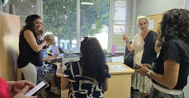 Екипи на РЗИ – Ямбол помагат на граждани за достъп до елекронните им пациентски досиета