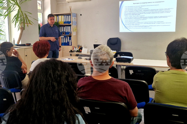  ОИЦ - Хасково представи пред местния бизнес възможностите и условията за кандидатстване по процедура за дигитализация 