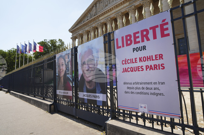 Президентът Макрон разговаря с двамата френски граждани, освободени от ирански затвор, съобщи Елисейският дворец