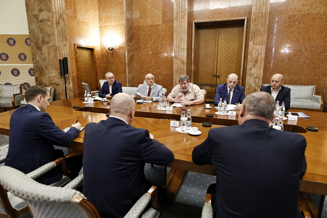 Romanian Prime Minister Meets Trade Unions to Discuss Budget Deficit Reduction Measures