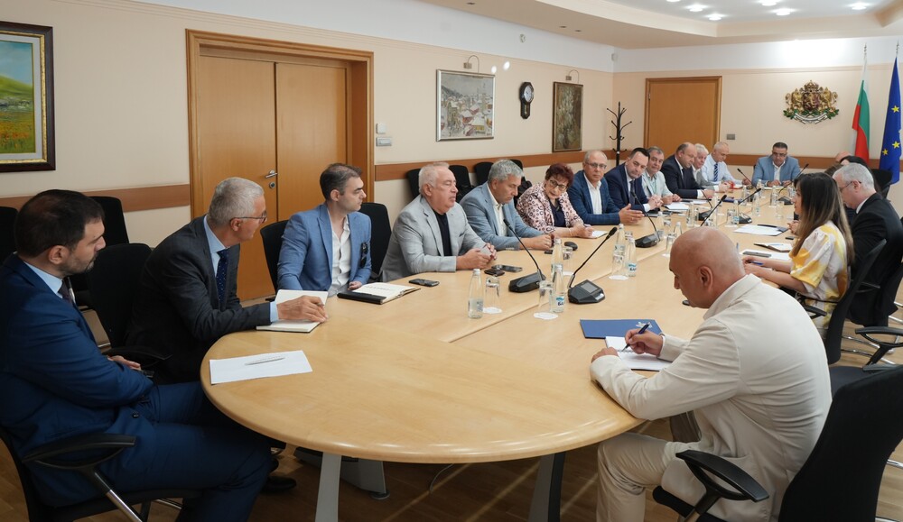 Deputy Minister of Economy Meets Defence, Metallurgy Officials