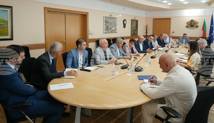 Deputy Minister of Economy Meets Defence, Metallurgy Officials