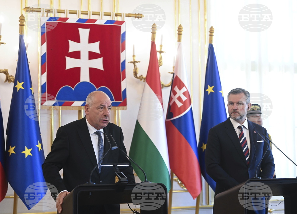 Президентът и премиерът на Словакия се срещнаха с президента на Унгария, който посети Братислава