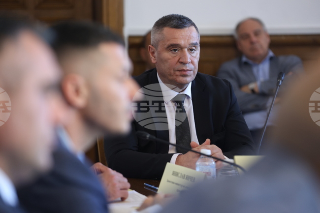 Всички заповеди за превенция от пожари вече са издадени и влизат в сила на 10 юли, стана известно на земеделска комисия