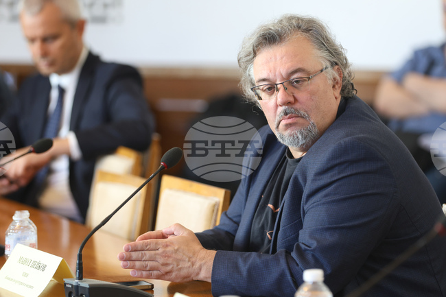 ПП-ДБ ще се въздържи от подкрепа на законопроекта за изменение и допълнение на Закона за културното наследство, внесен от Тошко Йорданов, каза Манол Пейков