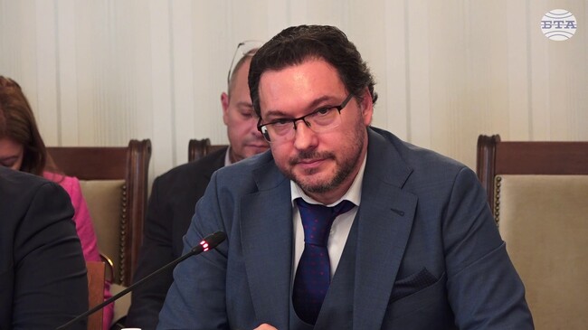 В годините непрекъснато са уволнявани служители на МВР неправомерно, каза министър Даниел Митов