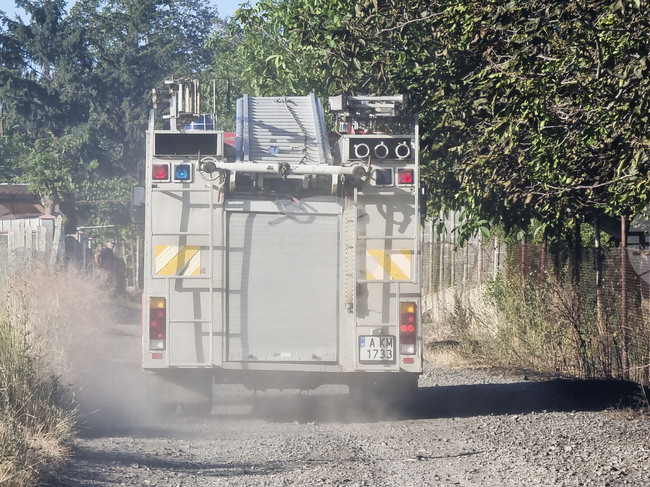 Овладян е голям пожар в силистренското село Белица