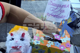 Бургас - “Деца помагат на деца” - базар на Лятна академия за деца и ученици към филиала на НХА