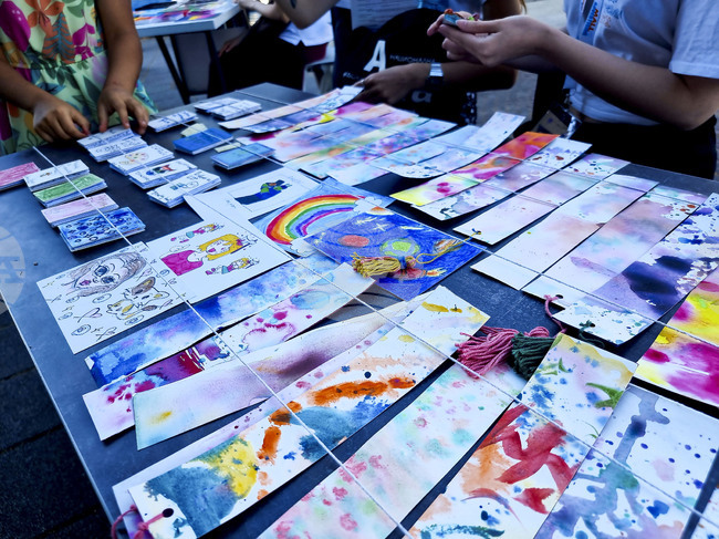 Бургас - “Деца помагат на деца” - базар на Лятна академия за деца и ученици към филиала на НХА