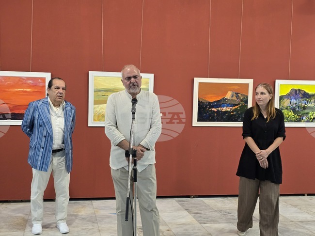 Изложба живопис „На живо“ откри в плевенската галерия „Илия Бешков“ художникът Румен Атанасов 