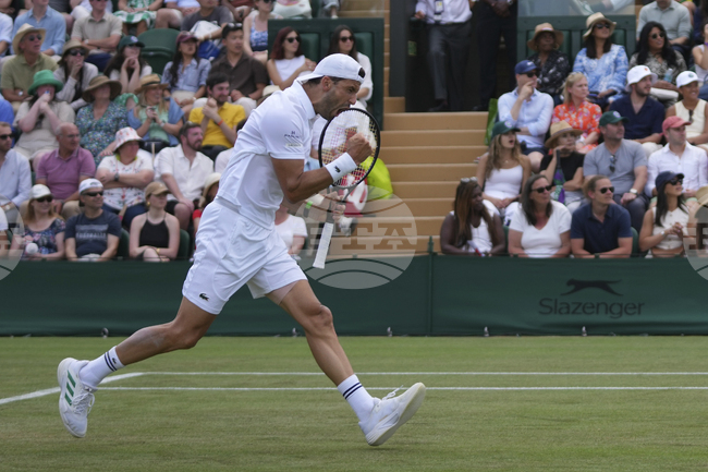 Григор Димитров надви Себастиан Офнер в три сета за юбилейната си стотна победа в турнири за Големия шлем