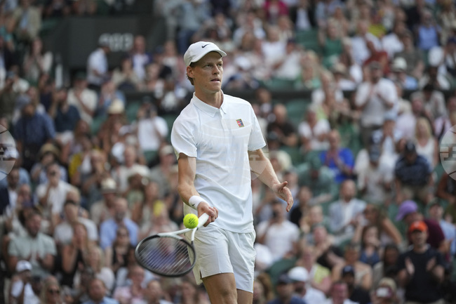 Яник Синер продължава в третия кръг на "Уимбълдън"