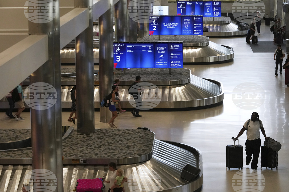 APTOPIX Fourth Holiday Travel