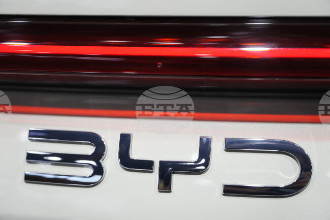 Акциите на Би Уай Ди поевтиняха с близо 8 на сто след рязък спад на печалбата за второто тримесечие