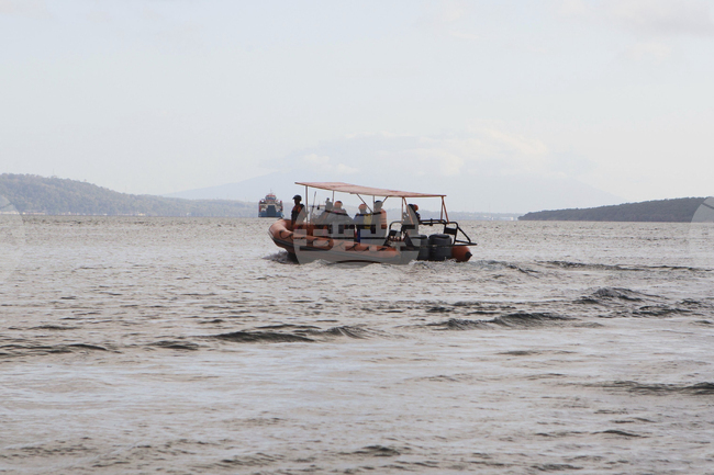 Спасени са 568 души от горящия ферибот в Индонезия, трима са загинали, съобщиха властите