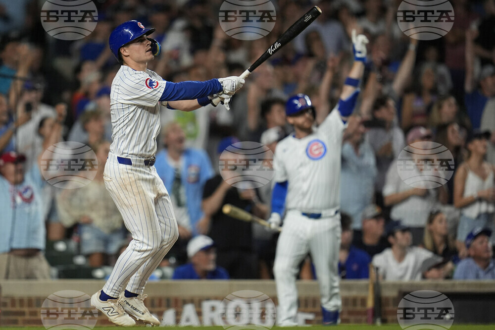 CORRECTION APTOPIX Guardians Cubs Baseball
