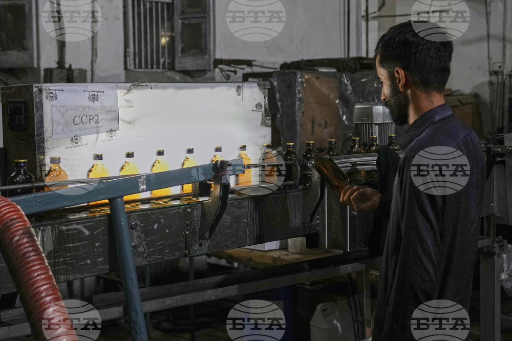 Кувейт арестува 67 души за незаконно производство на алкохол, след като 23 души загинаха от натравяне с метанол