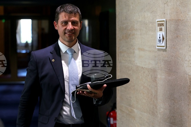 "Величие" ще разговаря за подкрепа на внесения от тях вот на недоверие с "Алианс за права и свободи" и "Продължаваме промяната"