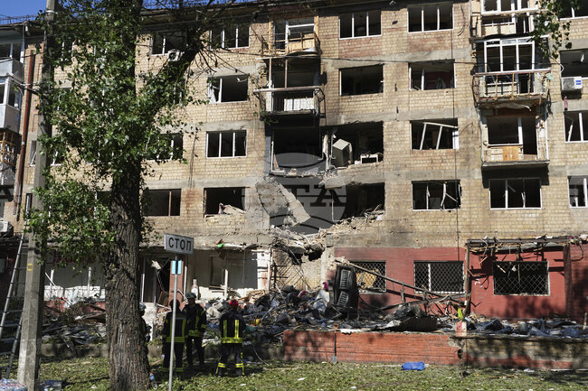 Украинската ПВО е свалила 224 руски дрона и ракети през нощта, съобщиха украинските ВВС