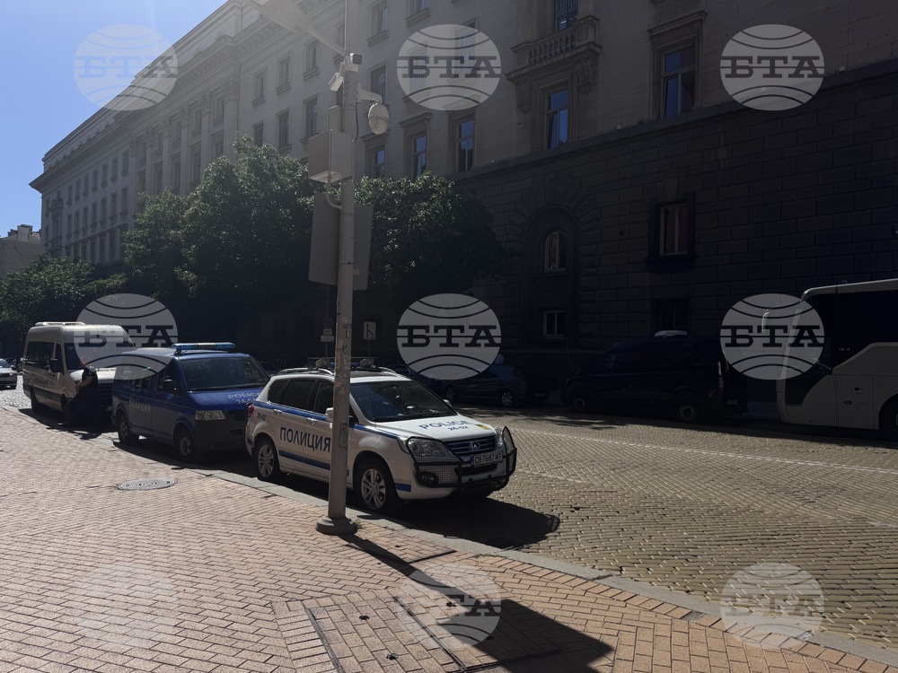 Засилено полицейско присъствие около сградите на Народното събрание, Министерския съвет и президентството