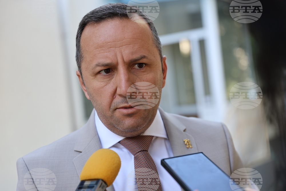 Областният кризисен щаб на Благоевград е в готовност да реагира при усложнение на ситуацията след валежите, съобщиха от областната управа