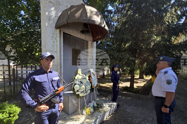 Полицията в Добрич отбеляза официалния празник на служителите от системата на МВР с почетен караул и водосвет 