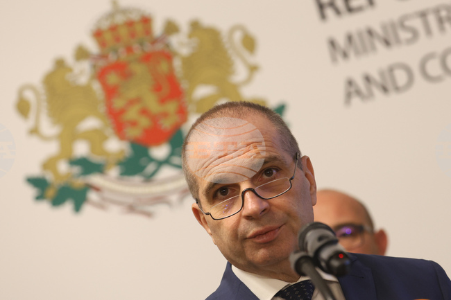 От 12 юли всички автошколи трябва задължително да използват GPS приложение при курсовете и изпитите, каза министър Гроздан Караджов