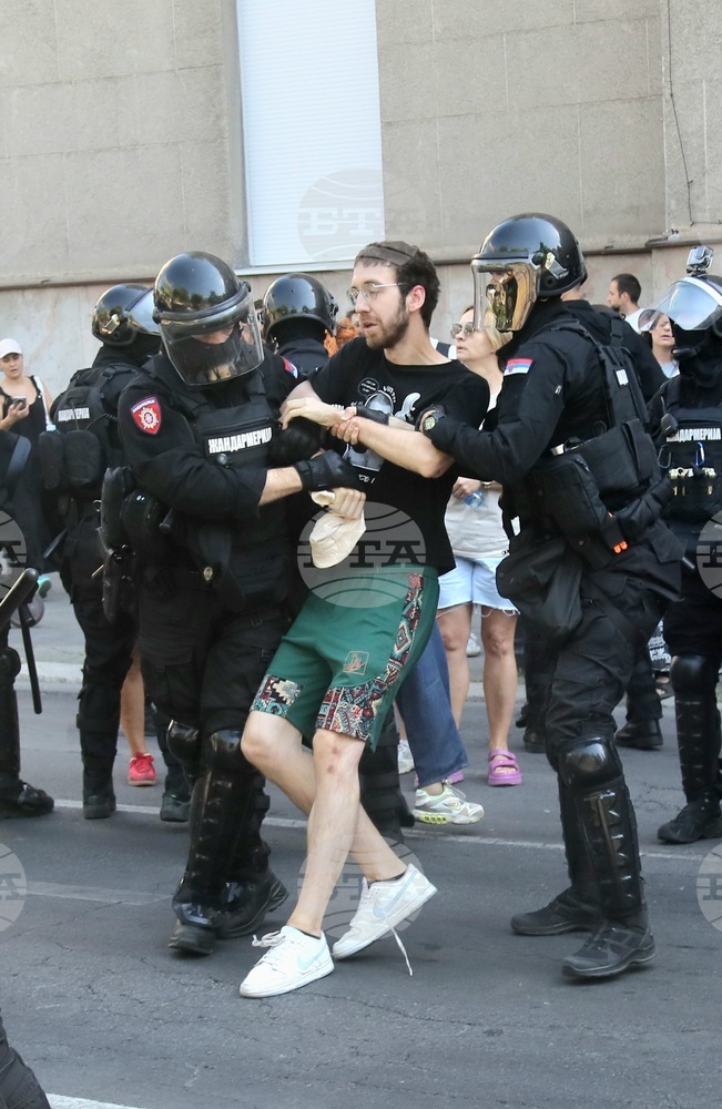 Комисарят по правата на човека към Съвета на Европа предупреди властите в Сърбия да се въздържат от употреба на прекомерна сила и произволни арести