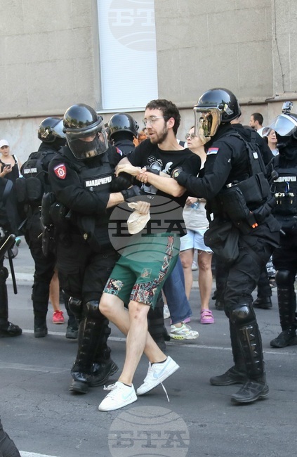 Комисарят по правата на човека към Съвета на Европа предупреди властите в Сърбия да се въздържат от употреба на прекомерна сила и произволни арести