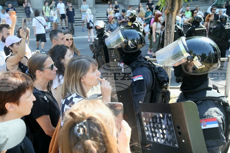 Citizens Block Key Areas in Belgrade for Eight Days Straight