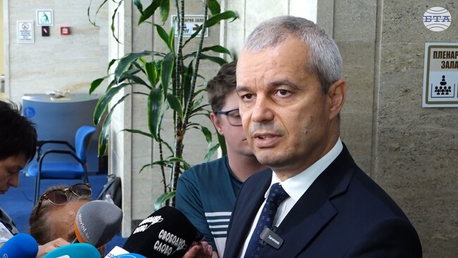 Това Народно събрание е вредно, ще направим всичко необходимо да не работи, заяви председателят на "Възраждане" Костадин Костадинов