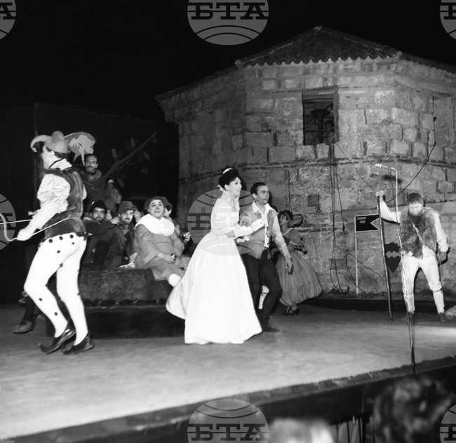 През юли 1964 г., по случай 400 години от рождението на Уилям Шекспир, се провежда фестивал „Шекспирови театрални дни“ в крепостта „Баба Вида“ 