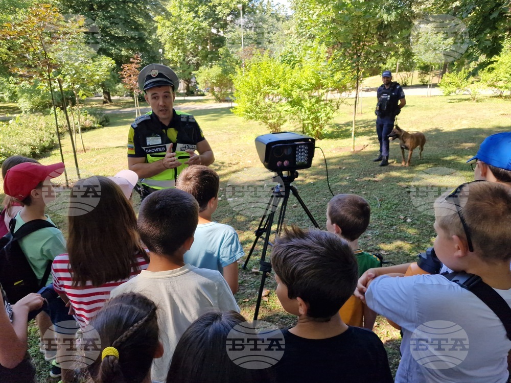 Деца от Велико Търново се запознаха с работата на полицейските служители в навечерието на 146-ата годишнина от създаването на МВР