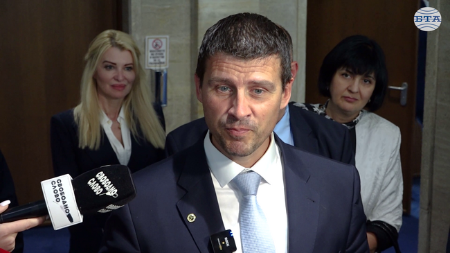 Този кабинет не е на Бойко Борисов, а на Делян Пеевски, коментира лидерът на „Величие“ Ивелин Михайлов след гласуването на вота на недоверие