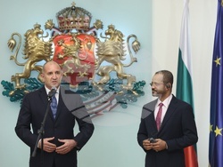 Румен Радев - Сайид Бадр бин Хамад Албусайди - почетен знак на държавния глава