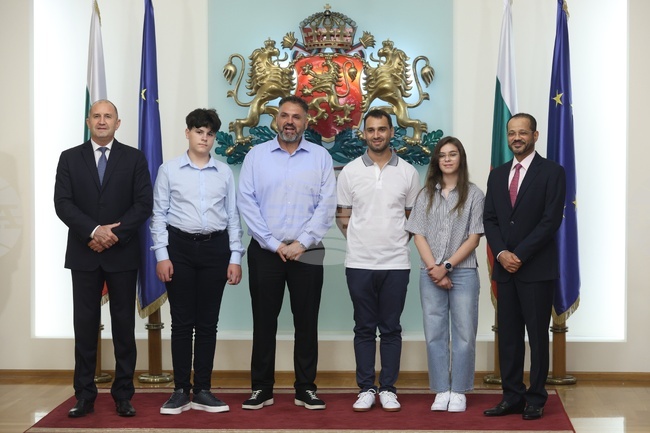 Държавният глава Румен Радев удостои с Почетния знак на президента министъра на външните работи на Оман 