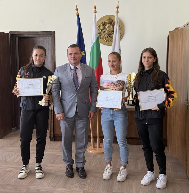 Община Русе: Кметът Пенчо Милков отличи млади спортни таланти на Русе