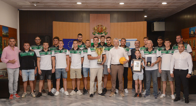 Община Варна: Кметът Благомир Коцев поздрави шампионите по водна топка от „Черно море-Тича“