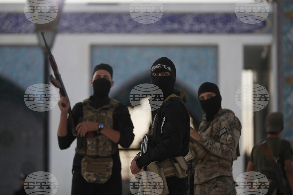 Сирийските власти заявиха, че са задържали бойци, за които се смята, че стоят зад няколко ракетни удара по военното летище "Мезех"