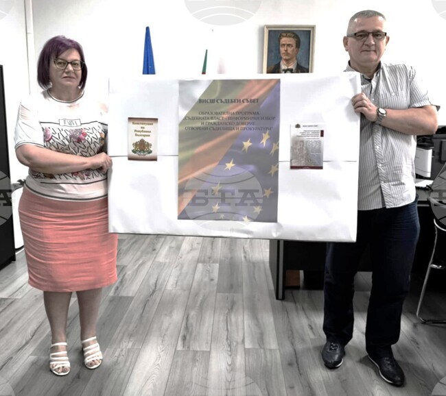 Районният съд в Силистра награди гимназия за участие в образователните инициативи на институцията