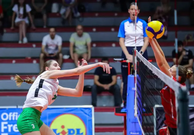 Отборът на България по волейбол за жени (до 22 години) се справи лесно с Люксембург в първата Европейска квалификация