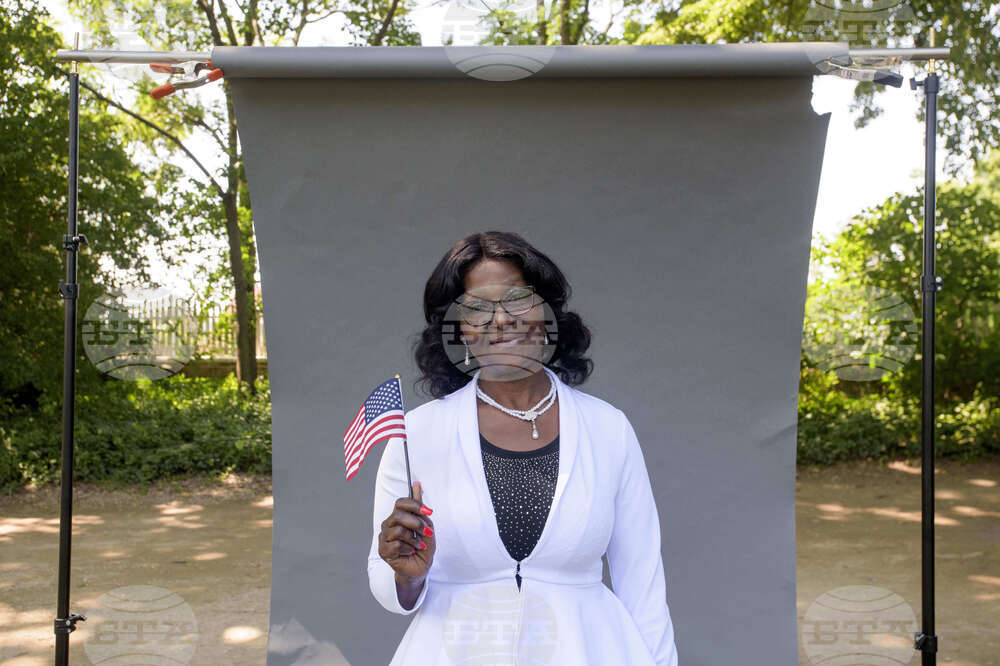 APTOPIX Independence Day Naturalization